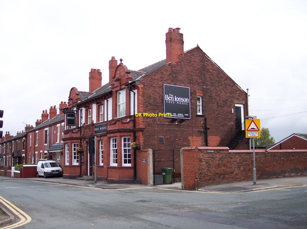 Photo 6"x4" The Ben Jonson on Warrington Road Ince in Makerfield c2010