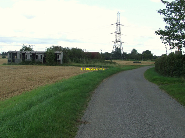 Photo 6"x4" Old Railway Carriage Mendlesham c2010