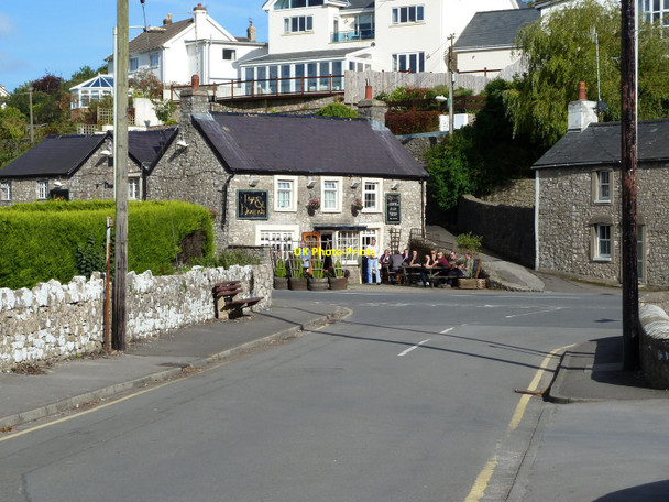 Photo 6"x4" Fox and Hounds pub, St. Bride's Major Pitcot\/SS8974 c2010