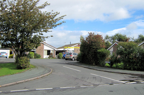 Photo 6"x4" Dee Close Biddulph c2010