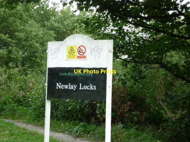 Photo 6"x4" Walking along the Leeds to Liverpool Canal #66 Horsforth c2010