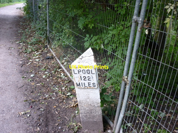 Photo 6"x4" Walking along the Leeds to Liverpool Canal #71 Horsforth c2010