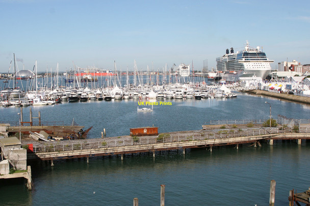 Photo 6"x4" Southampton - Boat Show Ocean Village c2010