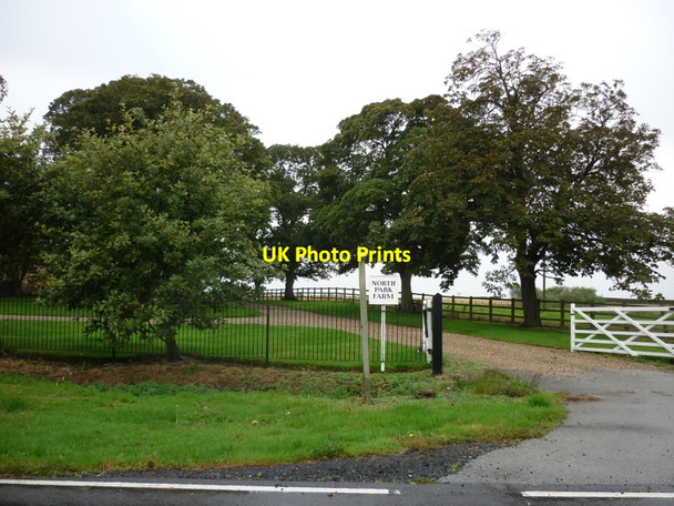 Photo 6"x4" The entrance to North Park Farm Elstronwick c2010