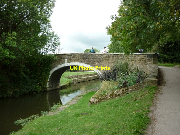 Photo 6"x4" Walking along the Leeds to Liverpool Canal #176 Bingley\/SE1139 c2010