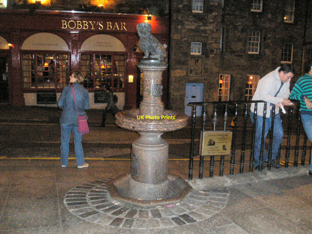 Photo 6"x4" Greyfriars Bobby Statue Edinburgh c2005