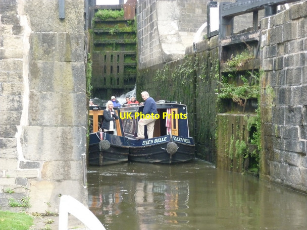 Photo 6"x4" Walking along the Leeds to Liverpool Canal #200 Bingley\/SE1139 c2010