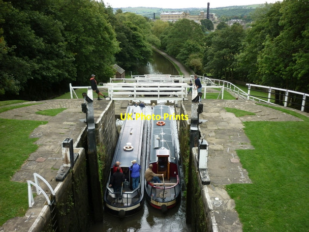 Photo 6"x4" Walking along the Leeds to Liverpool Canal #201 Bingley\/SE1139 c2010