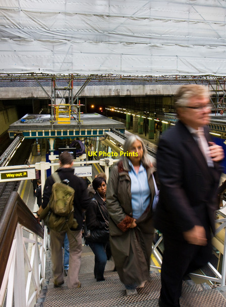 Photo 6"x4" Commuters, Aldgate Station London c2010