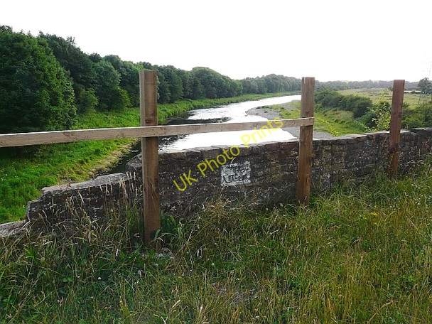 Photo 6"x4" River Eden, downstream from Waverley Viaduct Carlisle c2009