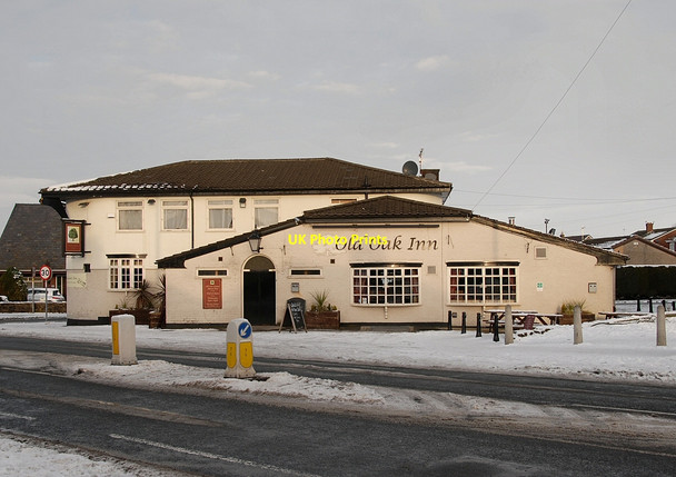 Photo 6"x4" Old Oak Inn Coup Green c2010