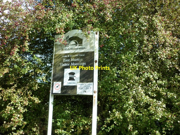 Photo 6"x4" Walking along the Leeds to Liverpool Canal #469 East Marton c2010