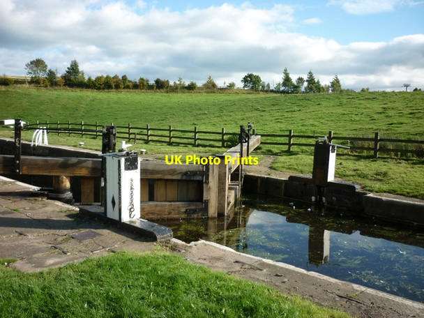 Photo 6"x4" Walking along the Leeds to Liverpool Canal #486 Barnoldswick\/SD8746 c2010