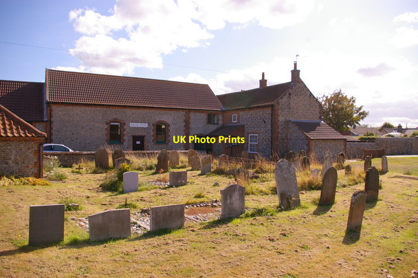 Photo 6"x4" Graveyard, Bacton, Norfolk Bacton\/TG3433 c2009