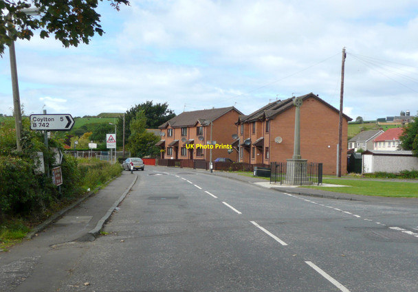 Photo 6"x4" The war memorial, Barbieston Road, Dalrymple Dalrymple c2010
