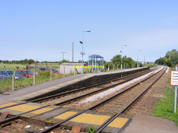 Photo 6"x4" Norwich bound platform at Haddiscoe station St Olaves c2010