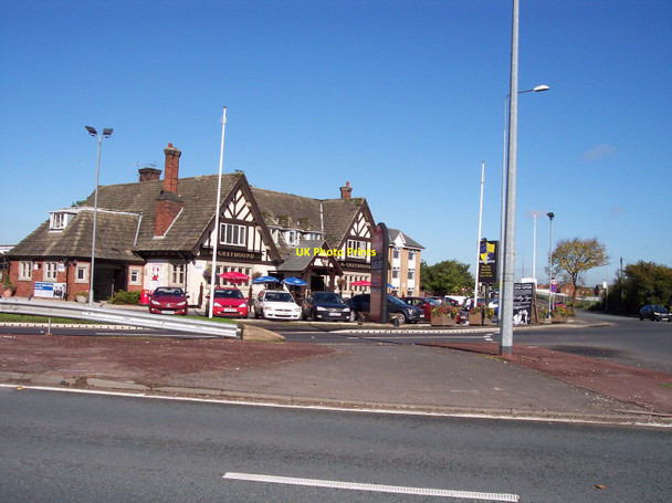 Photo 6"x4" The Greyhound at Lately Common Leigh\/SD6500 c2010