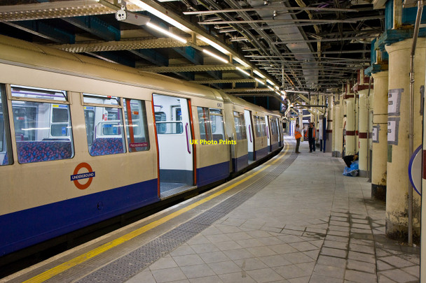 Photo 6"x4" Aldgate Station London c2010