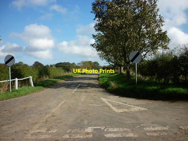 Photo 6"x4" The road to Owstwick Danthorpe c2010