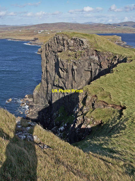 Photo 6"x4" Oronsay cliffs Fiskavaig c2010