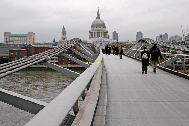 Photo 6"x4" London Millennium bridge London c2006