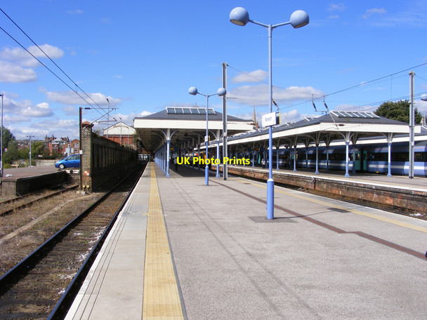 Photo 6"x4" Norwich Thorpe station - platform 1 Norwich c2010