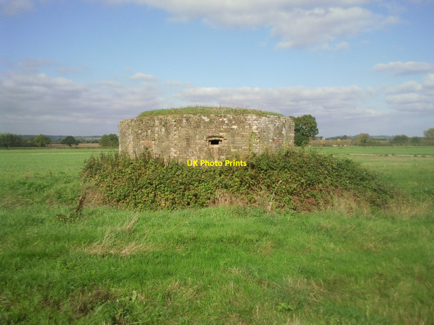 Photo 6"x4" Old pill box by the Medway Barnes Street c2010