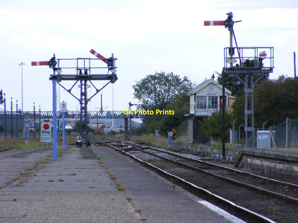Photo 6"x4" Semaphore signals at Lowestoft station Lowestoft c2010