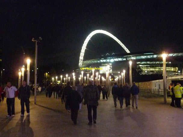 Photo 6"x4" London : Wembley - Footpath to the Stadium Wembley c2010