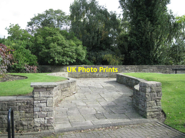 Photo 6"x4" Entrance to the Brocklehurst Memorial Gardens Macclesfield c2010