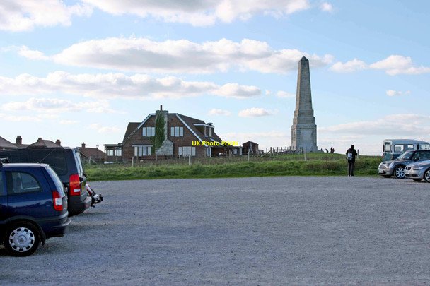 Photo 6"x4" Isle of Wight - Culver Down Hillway c2010 P2