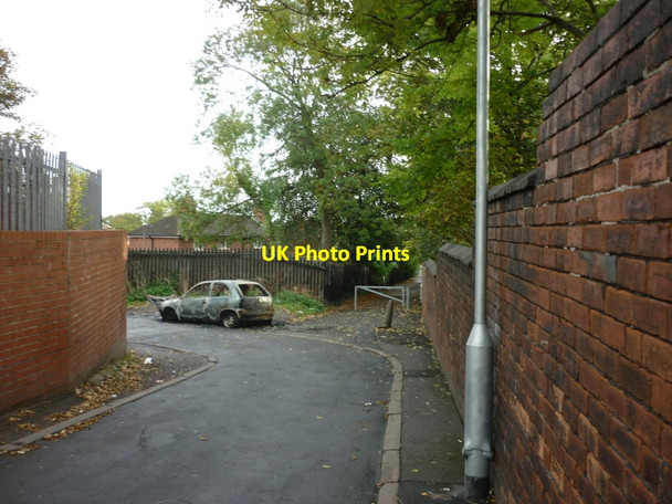 Photo 6"x4" A burnt out car off Harehills Lane, Leeds Killingbeck c2010