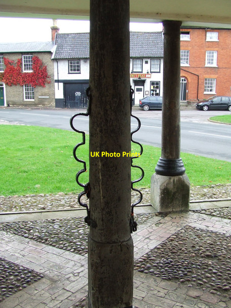 Photo 6"x4" Pillory at New Buckenham New Buckenham c2010