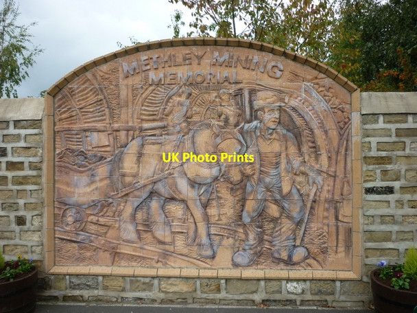 Photo 6"x4" The Methley Mining Memorial Mickletown c2010