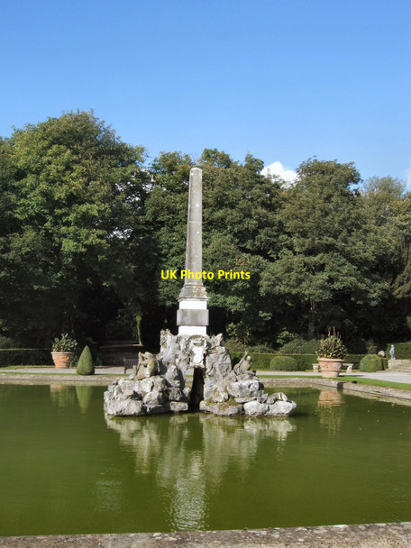 Photo 6"x4" Plinth in Italian Gardens  Woodstock\/SP4416 c2010