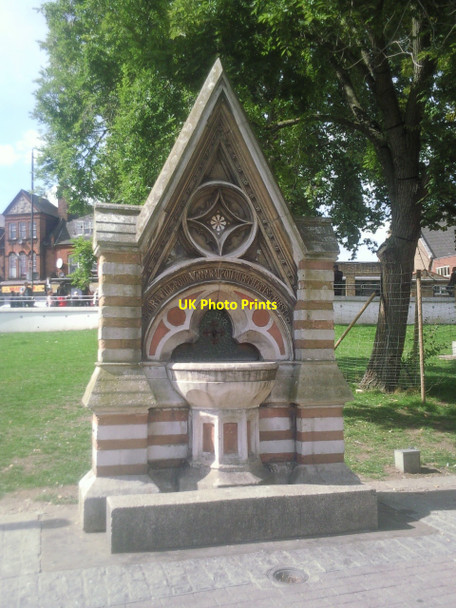 Photo 6"x4" The Dyce Fountain, Streatham Green Streatham c2010