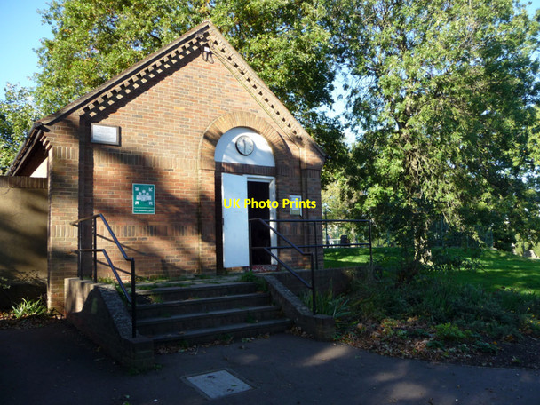 Photo 6"x4" Clubhouse, Oakwood Park, London N14 Southgate\/TQ3094 c2010