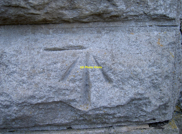 Photo 6"x4" Benchmark on a wall Bath\/ST7464 c2010