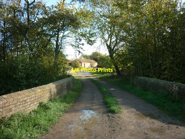 Photo 6"x4" The way to Fairholme Farm Meaux c2010