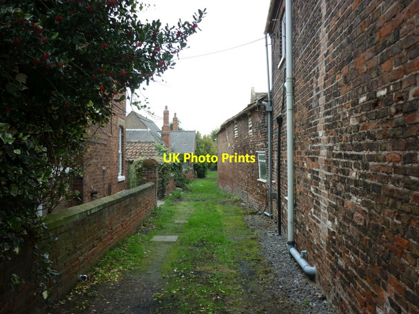 Photo 6"x4" A public footpath heading to Scunthorpe East Butterwick c2010