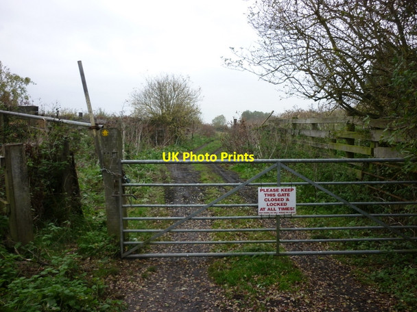 Photo 6"x4" A public footpath heading towards Scunthorpe East Butterwick c2010