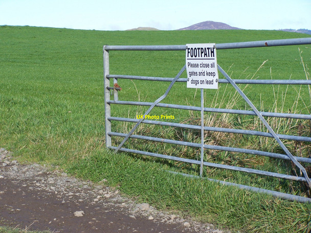 Photo 6"x4" Entry to foot path Dundrennan c2010