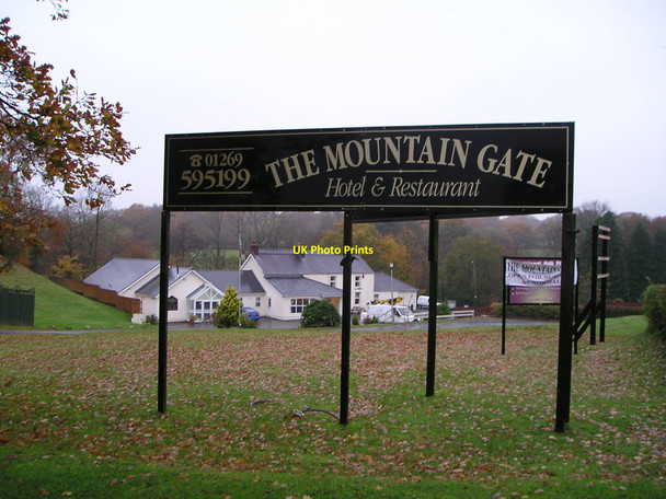 Photo 6"x4" The Mountain Gate Ammanford\/Rhydaman c2010