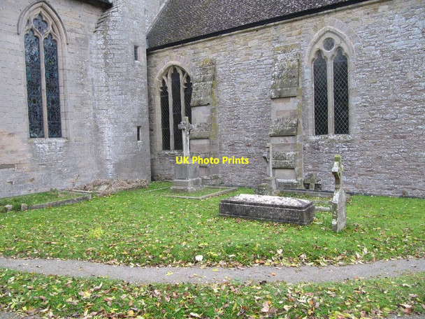 Photo 6"x4" Graves by the chancel Pembridge c2010