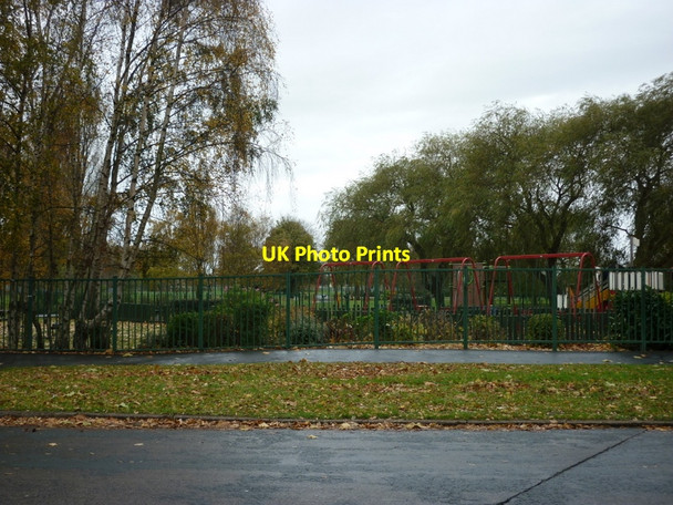 Photo 6"x4" A play area at Anlaby Park, Pickering Road, Hull Hessle\/TA0326 c2010