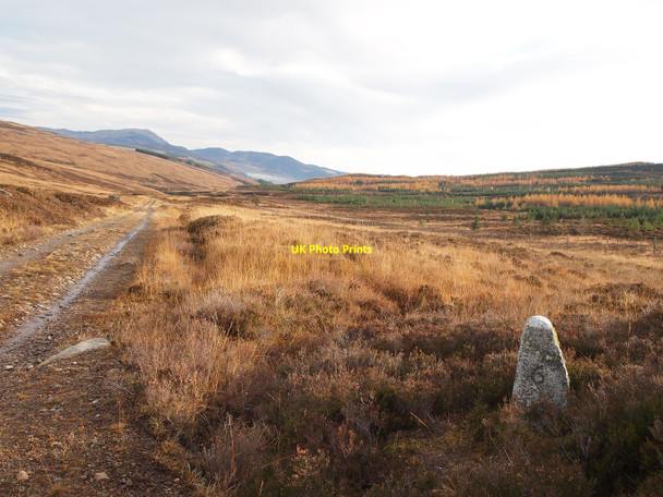 Photo 6"x4" Glen Banvie milestone Meall nan Loth c2010