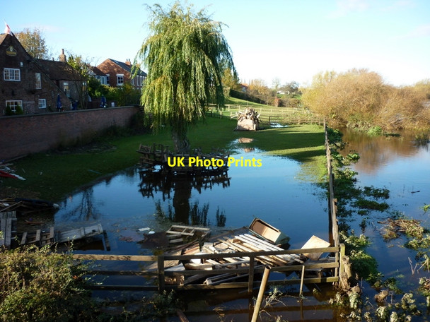 Photo 6"x4" The beer garden at the Ferry Inn, Cawood Cawood c2010