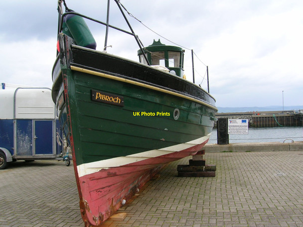 Photo 6"x4" Mallaig Harbour Courteachan c2005