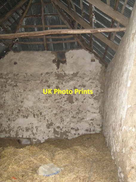 Photo 6"x4" Former threshing barn, Hill Farm, interior Bennah c2010