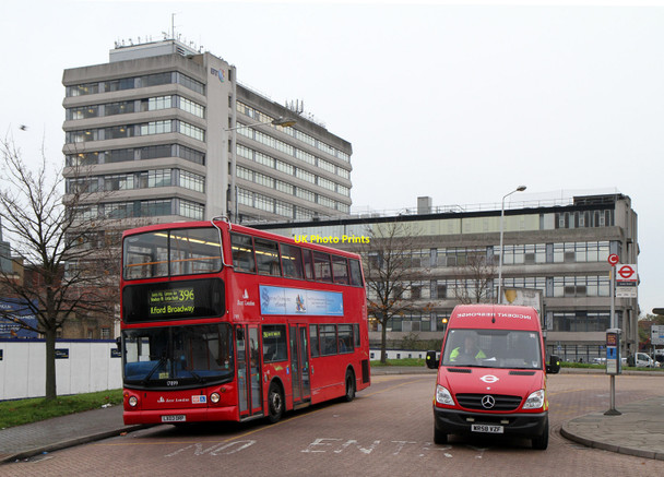 Photo 6"x4" Chapel Road Bus Terminus Ilford\/TQ4486 c2010